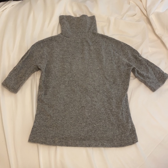 Gray Shortsleeved Turtle Neck - Picture 2 of 3